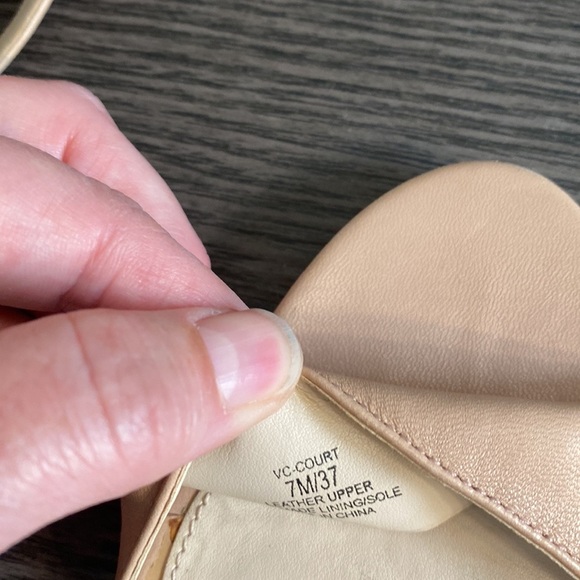 Vince Camuto ankle strap high heeled sandals. Tan. Size 7. Leather upper. - Picture 12 of 15